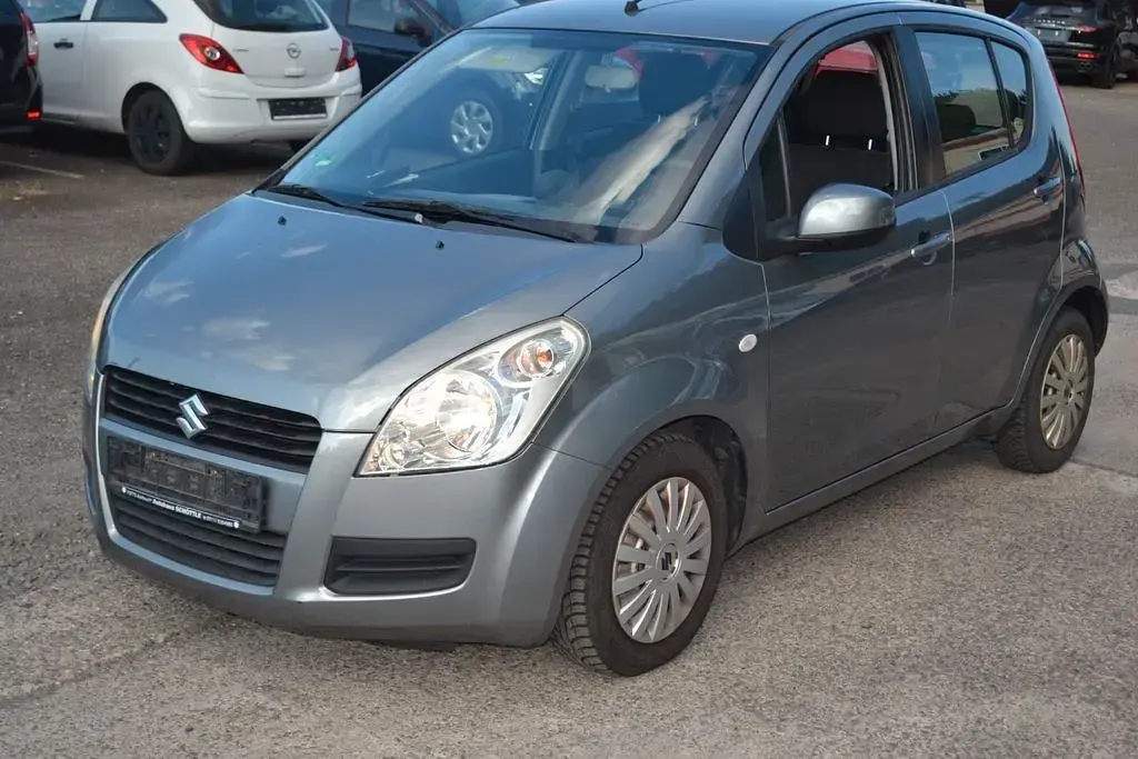 Gebraucht Suzuki Splash 94 PS (69 kW) 2011 Grau Kleinwagen
