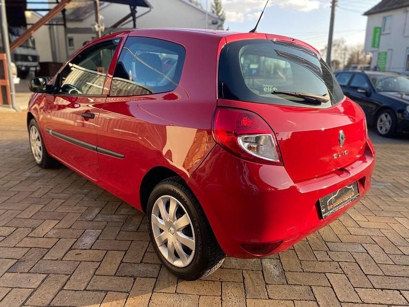 Gebraucht Renault Clio III 75 PS (55 kW) 2012 False Kleinwagen