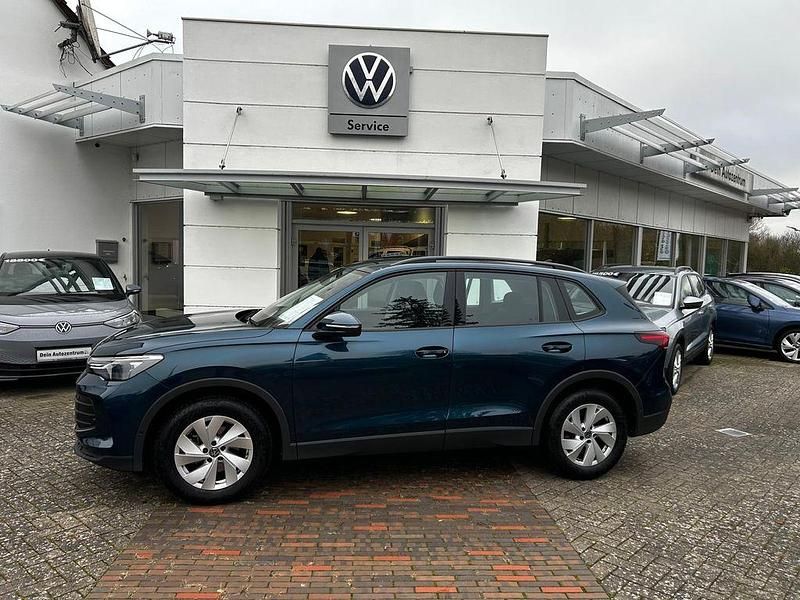 Gebraucht VW Tiguan Basis 131 PS (96 kW) 2025 Blau SUV