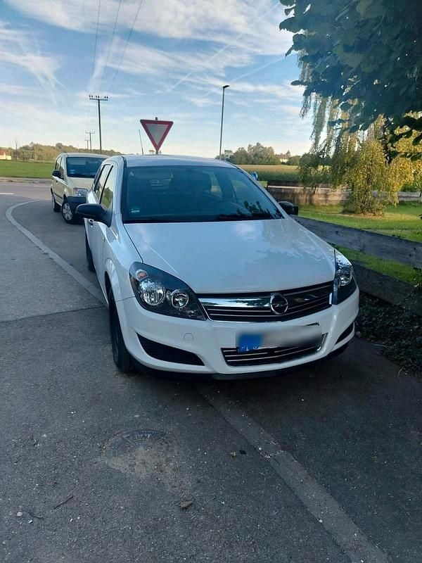 Weiß Gebraucht 2009 Opel Astra Kombi | 1.250 € (Fairer Preis) - Bild 1/4