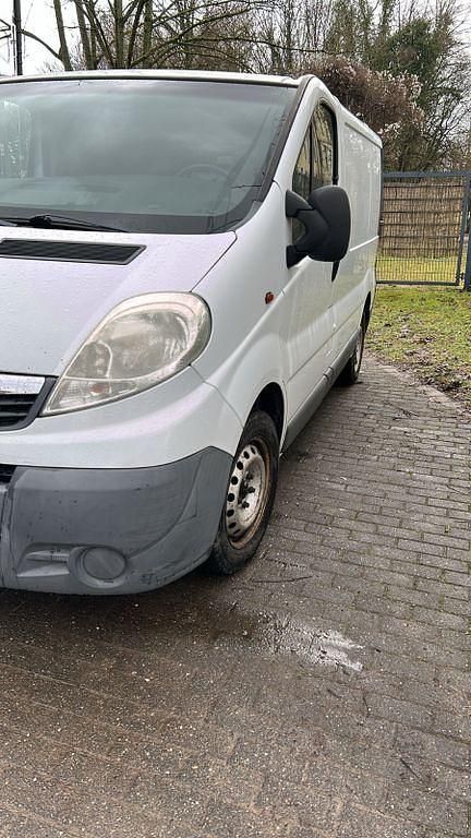 Gebraucht Opel Vivaro 90 PS (66 kW) 2009 Silber Van / Kleinbus