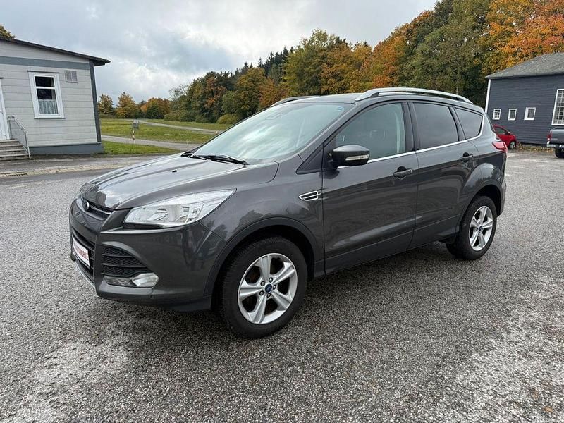 Grau Gebraucht 2016 Ford Kuga SYNC Edition SUV | 10.900 € (Fairer Preis) - Bild 1/4