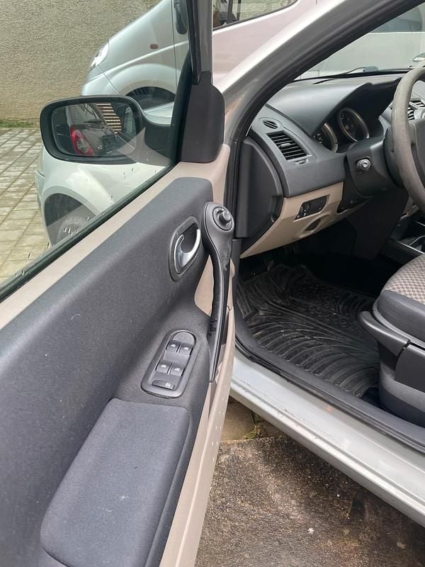 Gebraucht Renault Mégane II 110 PS (80 kW) 2004 Silber Limousine