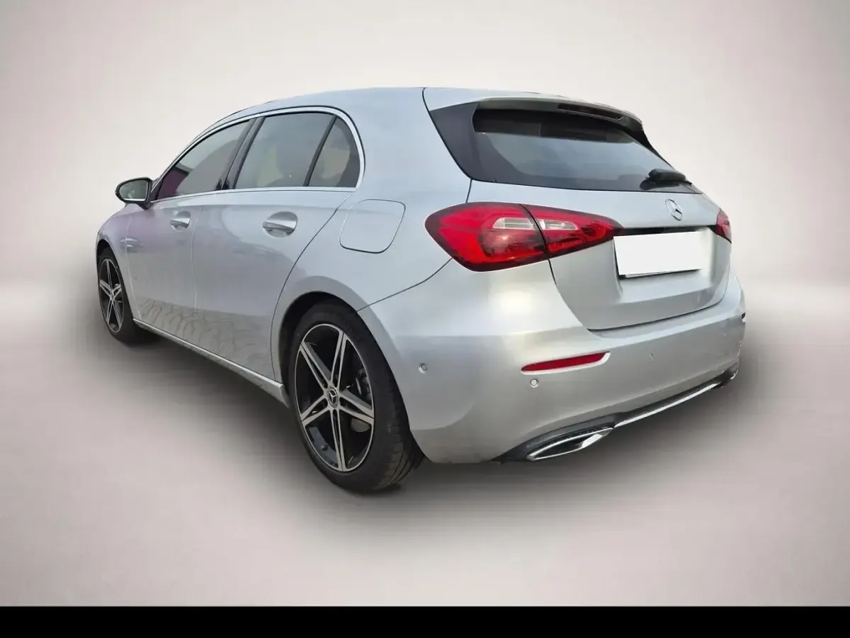 Gebraucht Mercedes A200 Progressive 163 PS (119 kW) 2018 Manufacturer Limousine