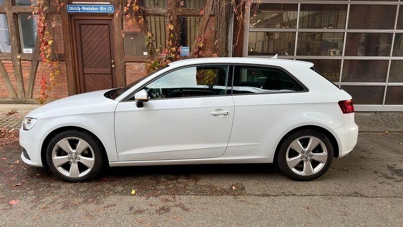 Weiß Gebraucht 2015 Audi A3 Ambition Limousine | 8.500 € (Guter Preis) - Bild 1/4
