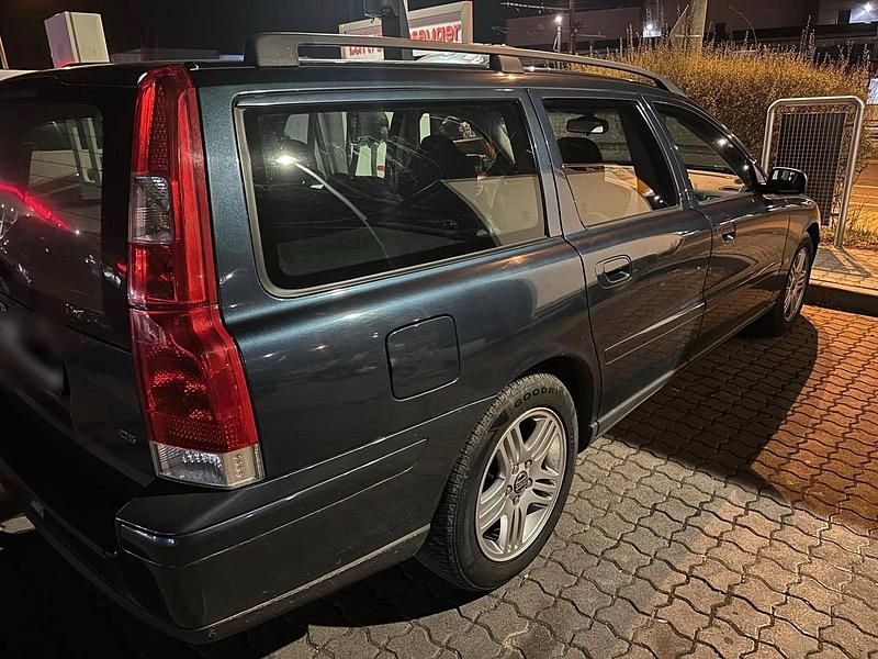 Second-hand Volvo V70 185 CP (136 kW) 2006 Albastru Break