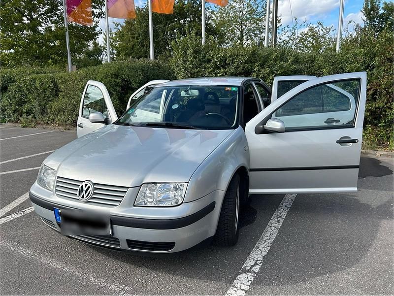 Grau Gebraucht 2000 VW Bora Limousine | 1.700 € (Fairer Preis) - Bild 1/4