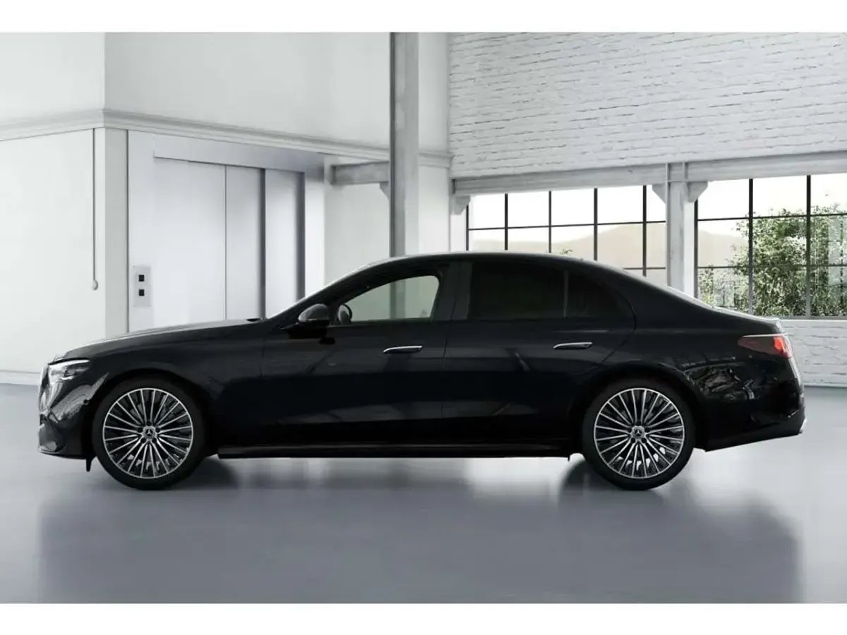Gebraucht Mercedes E220 AMG 197 PS (144 kW) 2026 Schwarz Limousine