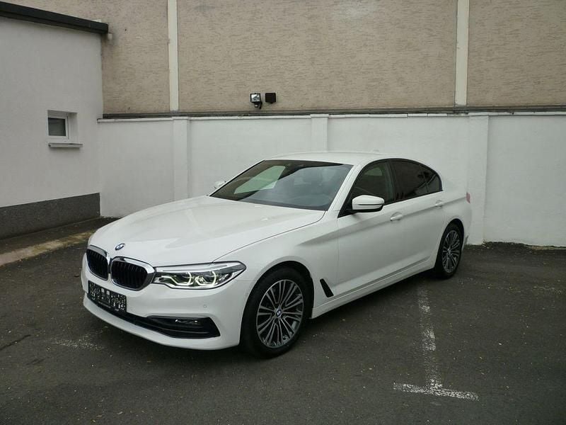 Weiß Gebraucht 2019 BMW 520 Sport Line Limousine | 23.800 € (Guter Preis) - Bild 1/4