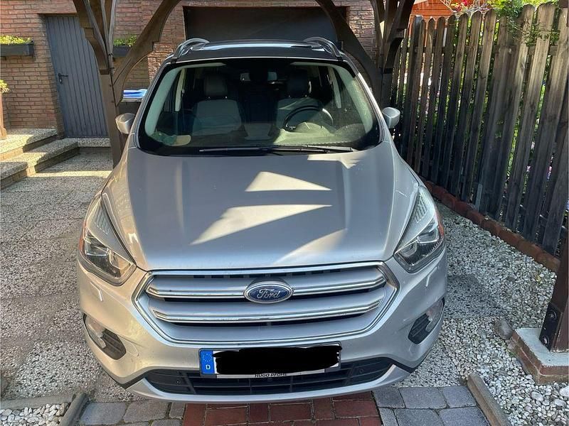 Silber Gebraucht 2016 Ford Kuga Titanium SUV | 12.300 € (Fairer Preis) - Bild 1/4