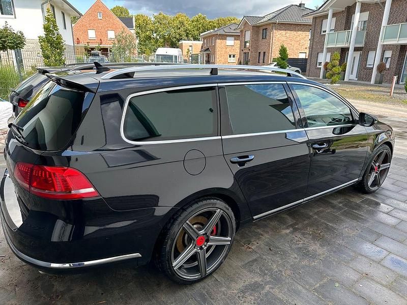 Gebraucht VW Passat R 300 PS (220 kW) 2011 Schwarz Kombi