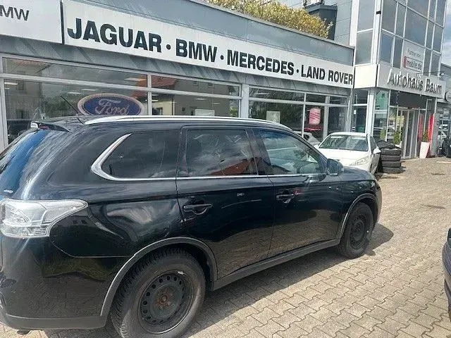 Gebraucht Mitsubishi Outlander Classic Collection Plus 150 PS (110 kW) 2015 Schwarz SUV