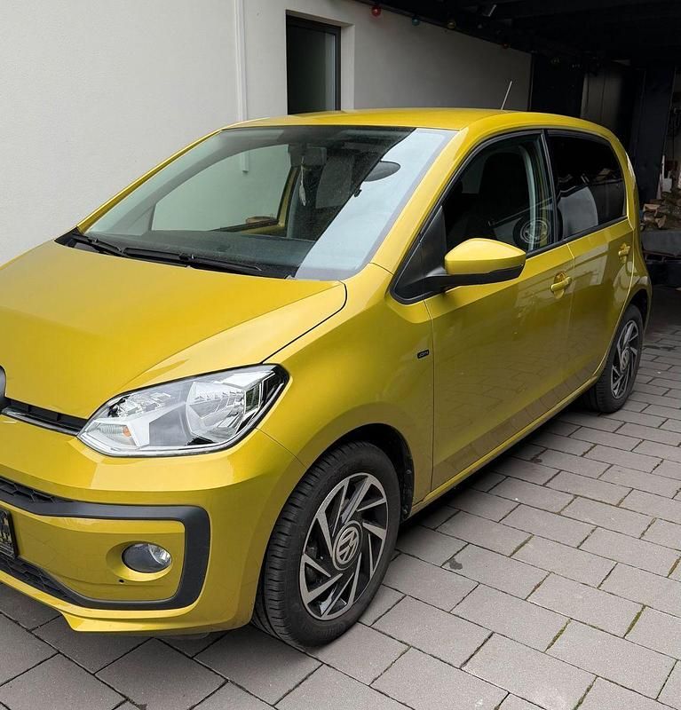 Używany VW up! Join 75 KM (55 kW) 2018 Złoty Hatchback