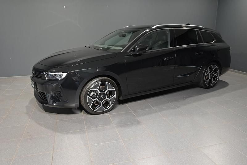 Metalliclack mountaingrau Gebraucht 2022 Mercedes B250e AMG Van / Kleinbus | 26.900 € (Teuer) - Bild 1/3