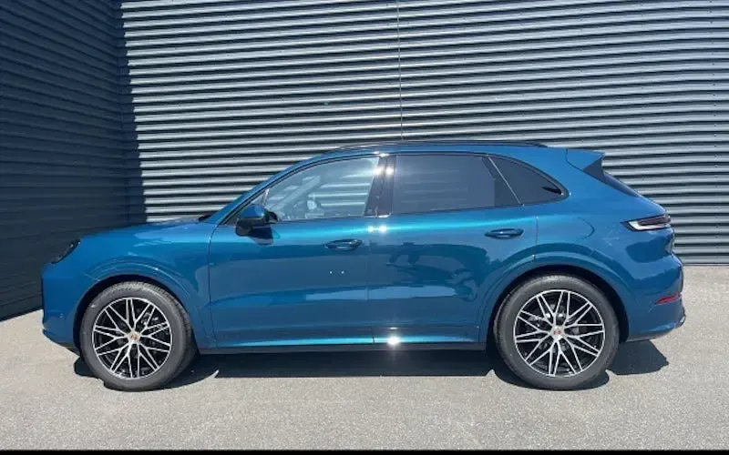 Gebraucht Porsche Cayenne 354 PS (260 kW) 2025 Montegoblaumetallic SUV
