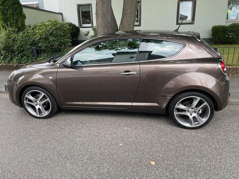 Braun Gebraucht 2012 Alfa Romeo MiTo Turismo Kleinwagen | 6.250 € (Fairer Preis) - Bild 1/4