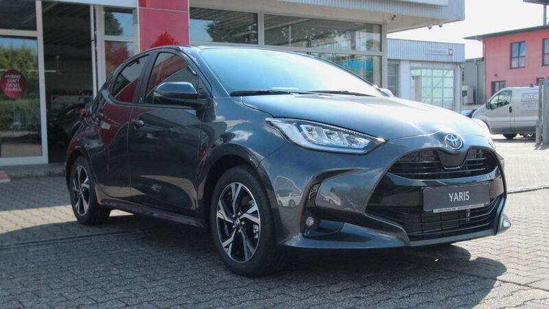 Grau Neu 2025 Toyota Yaris Hybrid Team Limousine | 25.890 € (Fairer Preis) - Bild 1/4