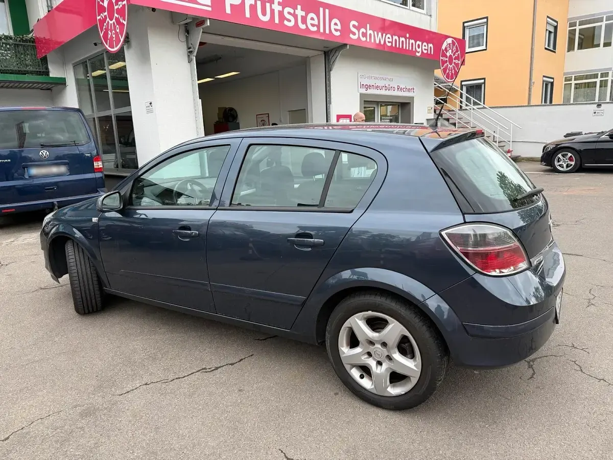 Gebraucht Opel Astra 90 PS (66 kW) 2008 Blau Coupé