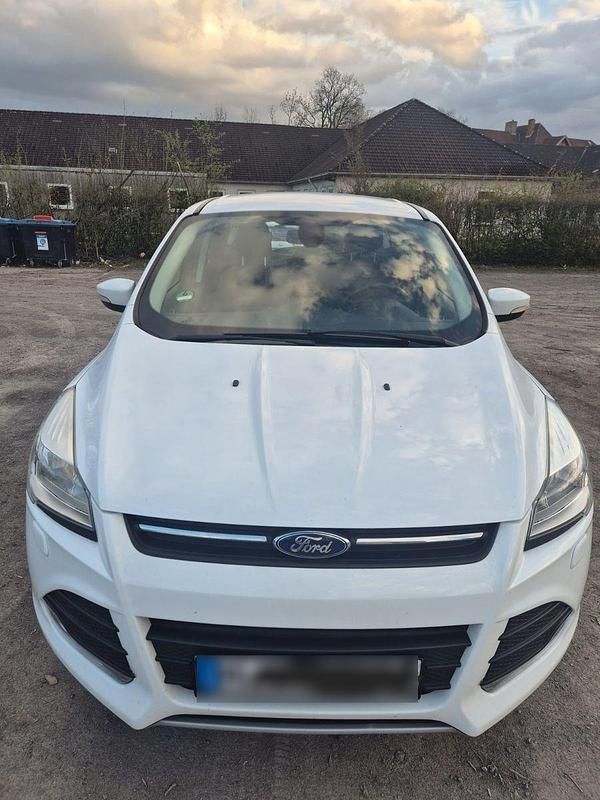 Gebraucht Ford Kuga Titanium 150 PS (110 kW) 2015 Weiß SUV