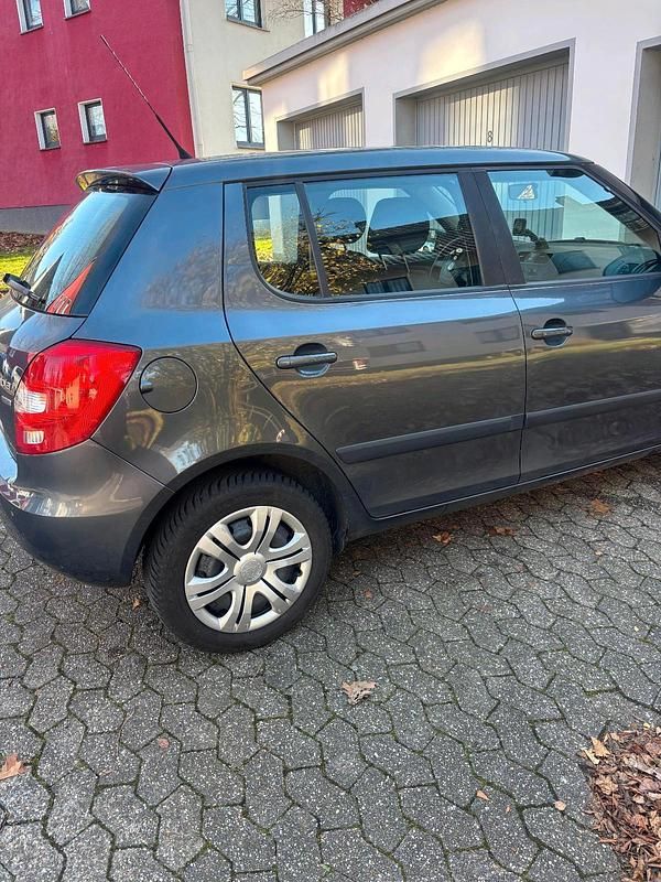 Gebraucht Skoda Fabia 59 PS (43 kW) 2011 Kleinwagen