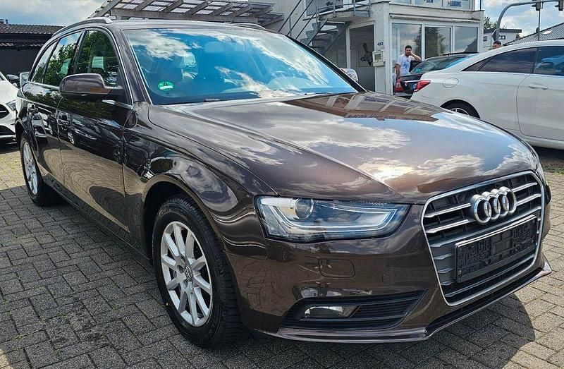 Braun Gebraucht 2012 Audi A4 Attraction Kombi | 6.499 € (Superpreis) - Bild 1/4