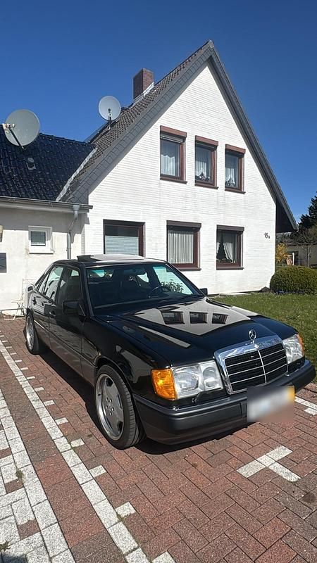 Gebraucht Mercedes E400 279 PS (205 kW) 1992 Schwarz Limousine