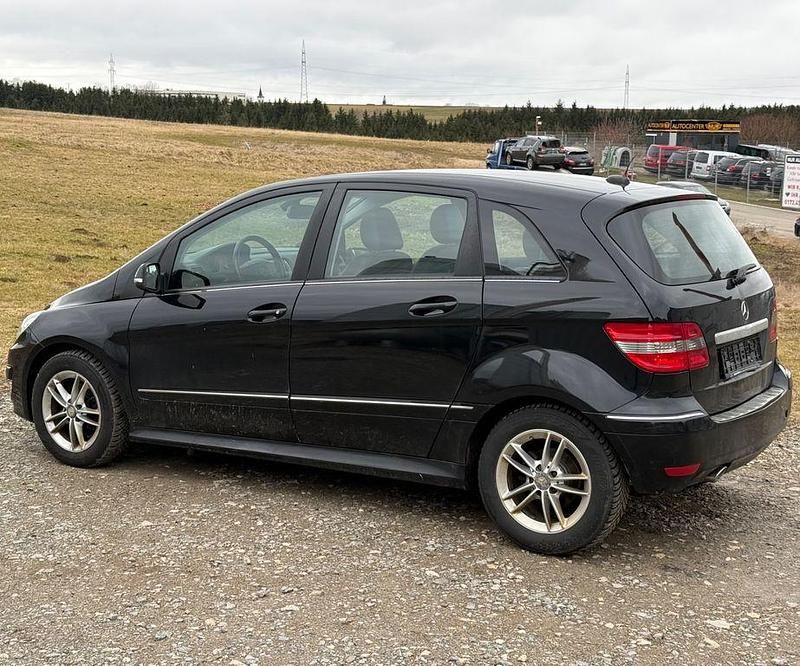 Gebraucht Mercedes B180 109 PS (80 kW) 2010 Schwarz Van / Kleinbus