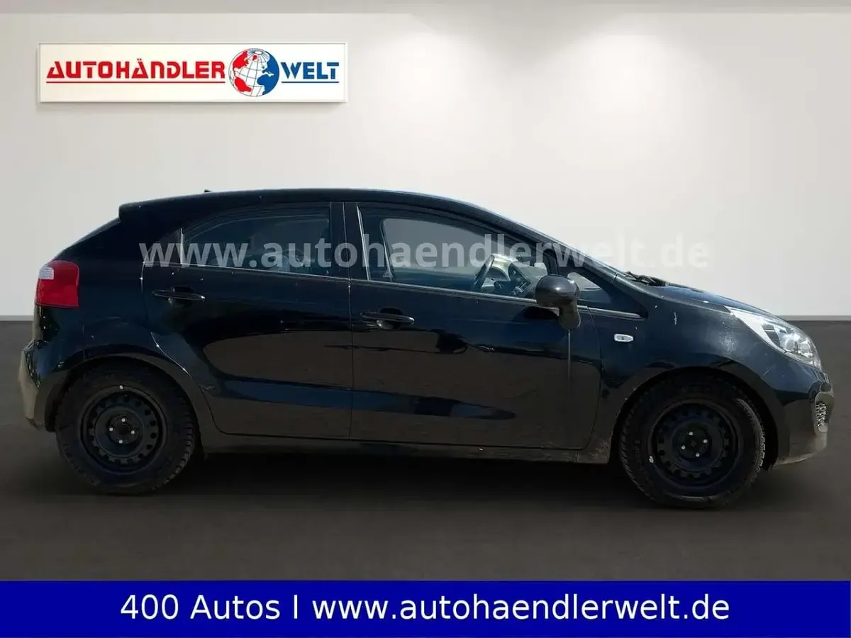 Używany Kia Rio Attract 86 KM (63 kW) 2012 Czarny Hatchback