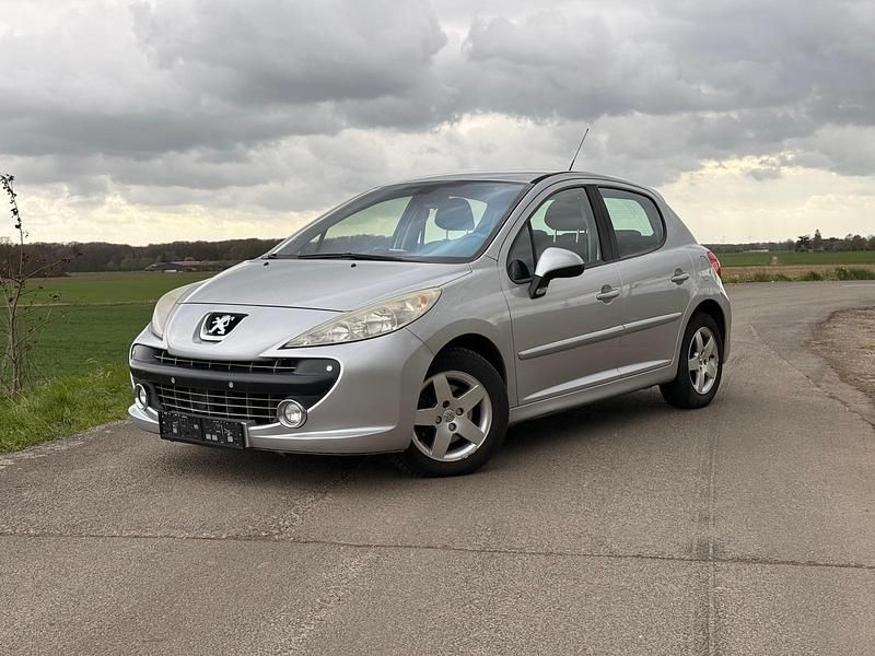 Gebraucht Peugeot 207 119 PS (87 kW) 2008 Silber Limousine