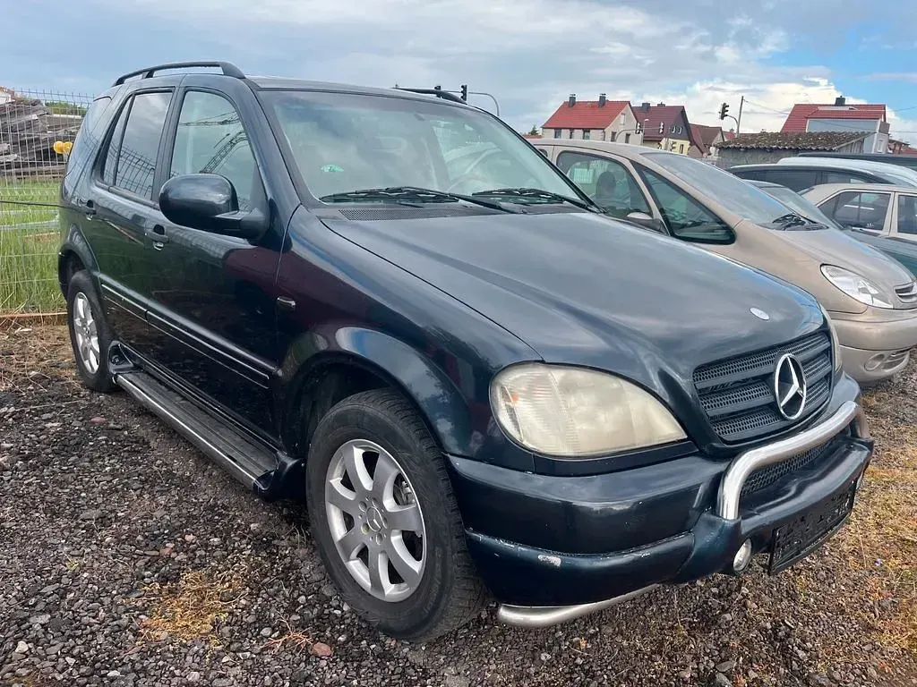 Gebraucht Mercedes ML320 218 PS (160 kW) 2000 Schwarz SUV