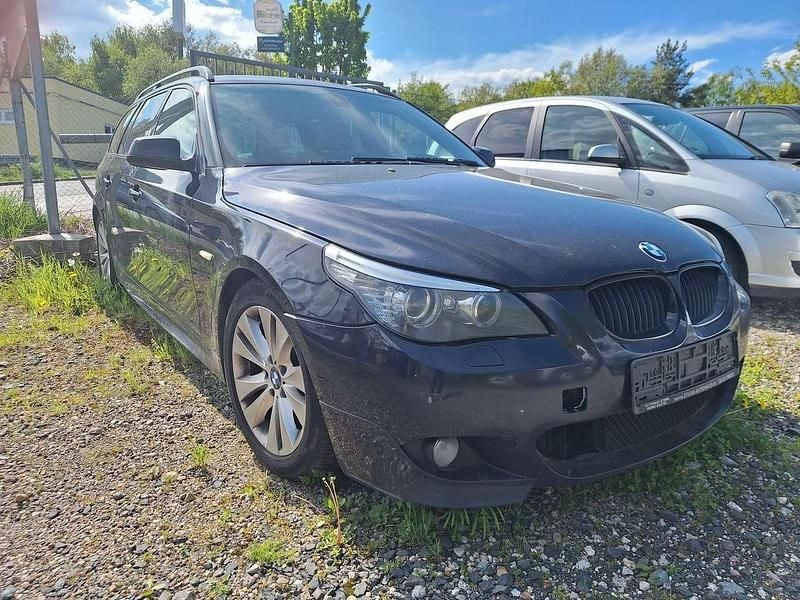 Gebraucht BMW 520 Sport Line 177 PS (130 kW) 2010 Carbonschwarz metallic Kombi