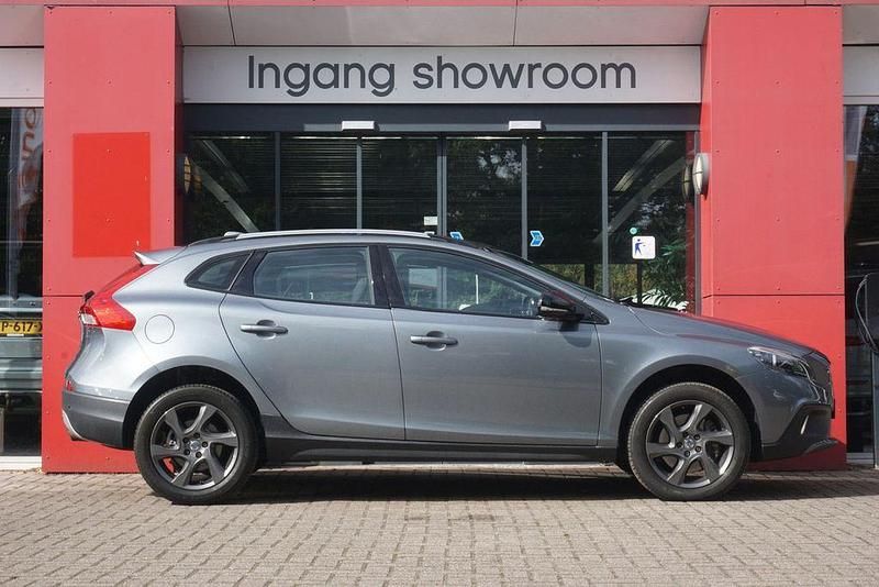 Gebraucht Volvo V40 CC Momentum 245 PS (180 kW) 2015 Grau Kombi