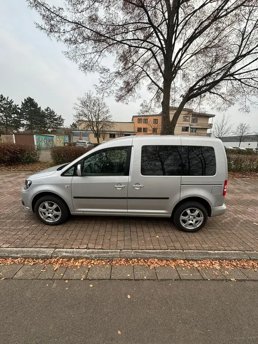 Gebraucht VW Caddy 105 PS (77 kW) 2014 Silber Van / Kleinbus