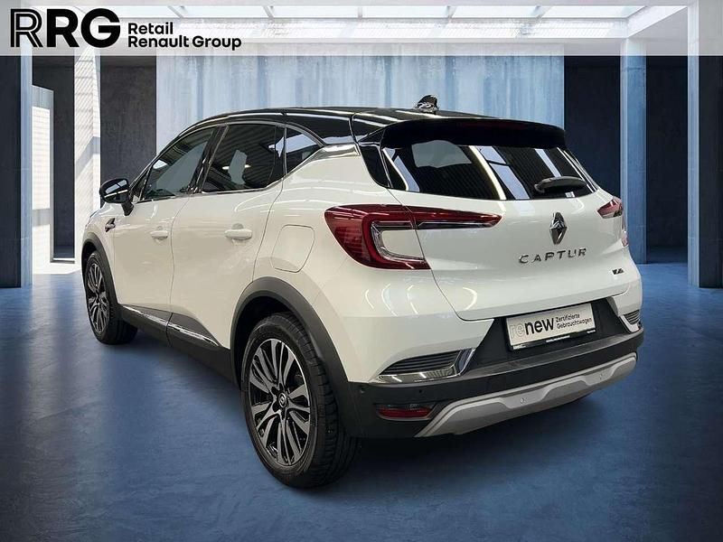 Gebraucht Renault Captur Iconic 91 PS (66 kW) 2023 Perlmuttweiß, dach blackpear SUV