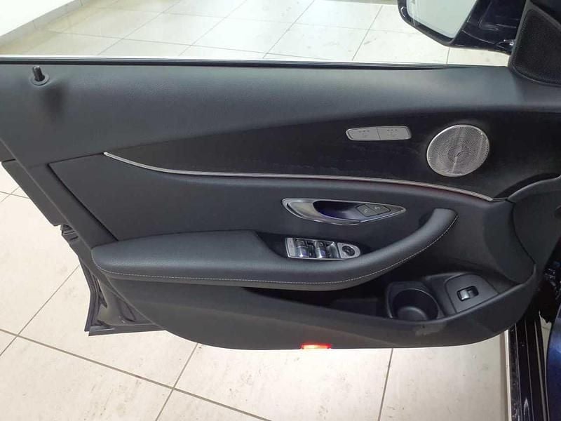 Gebraucht Mercedes E400 Avantgarde 330 PS (242 kW) 2022 Nautikblau metallic Kombi