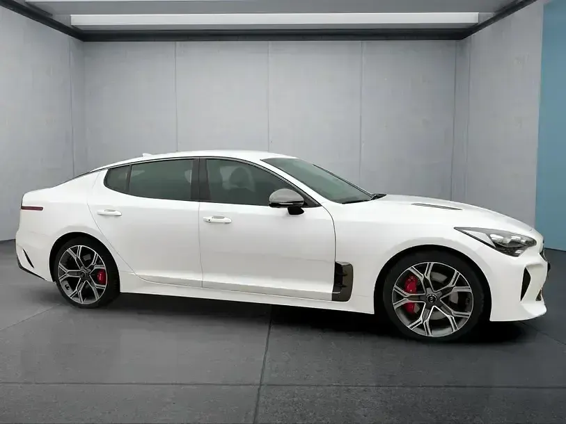 Gebraucht Kia Stinger 370 PS (272 kW) 2021 Weiß Kleinwagen