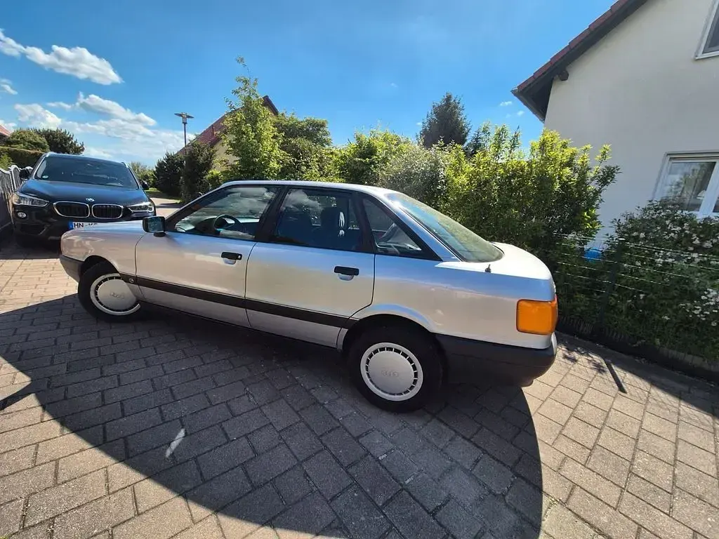 Käytetty Audi 80 90 HP (66 kW) 1991 Hopea Sedan