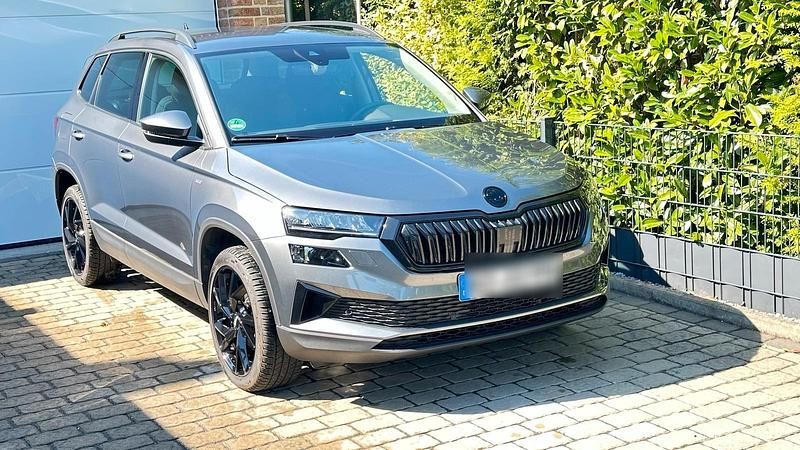 Grau Gebraucht 2022 Skoda Karoq Tour SUV | 25.900 € (Superpreis) - Bild 1/4