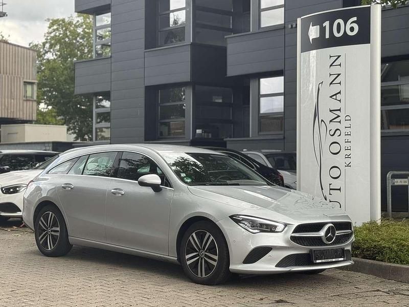 Silber Gebraucht 2022 Mercedes CLA200 Shooting Brake Kombi | 21.950 € (Guter Preis) - Bild 1/3