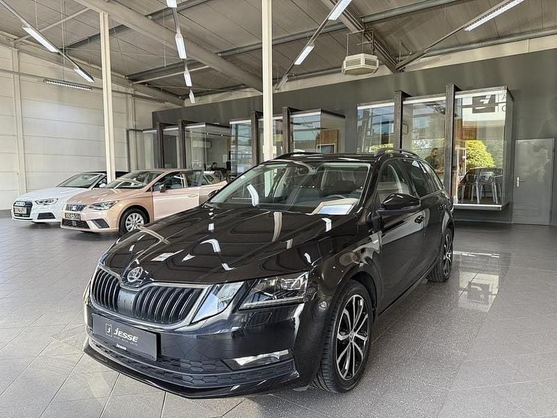 Schwarz Gebraucht 2019 Skoda Octavia Soleil Kombi | 16.490 € (Guter Preis) - Bild 1/4
