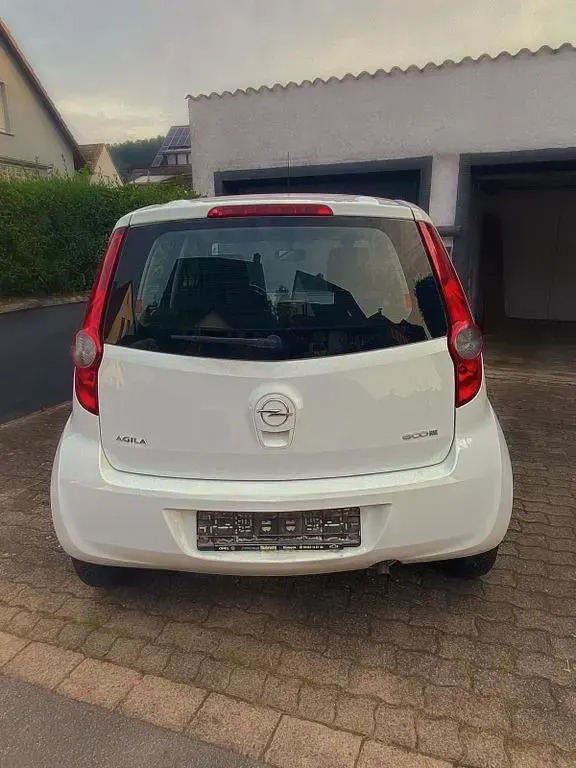 Gebraucht Opel Agila 68 PS (50 kW) 2014 Weiß Kleinwagen