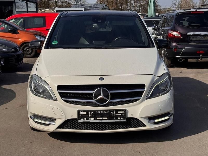 Gebraucht Mercedes B220 170 PS (125 kW) 2013 Weiß Van / Kleinbus