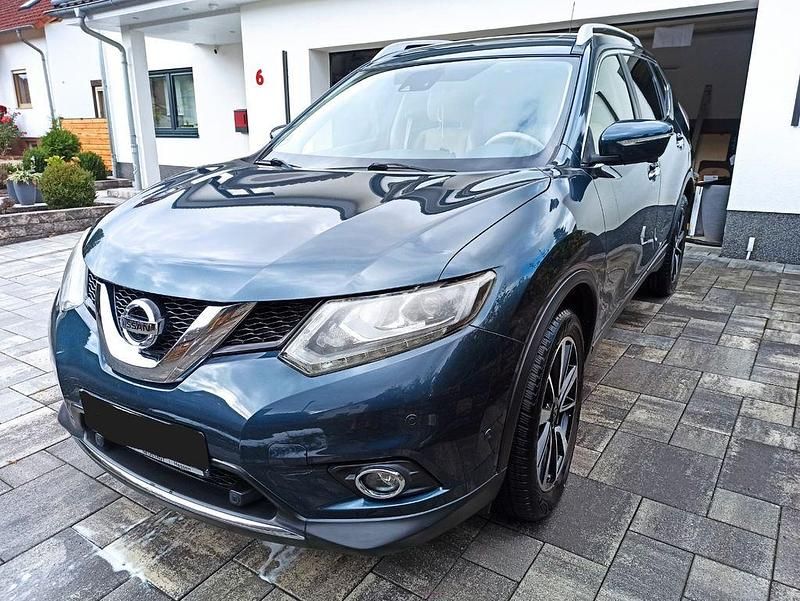 Blau Gebraucht 2015 Nissan X-Trail Tekna SUV | 14.900 € (Fairer Preis) - Bild 1/4