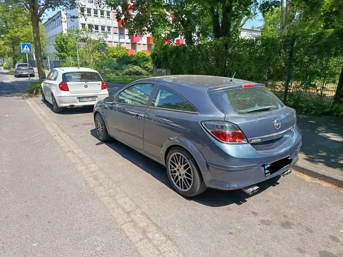 Używany Opel Astra GTC 105 KM (77 kW) 2006 Niebieski Coupe