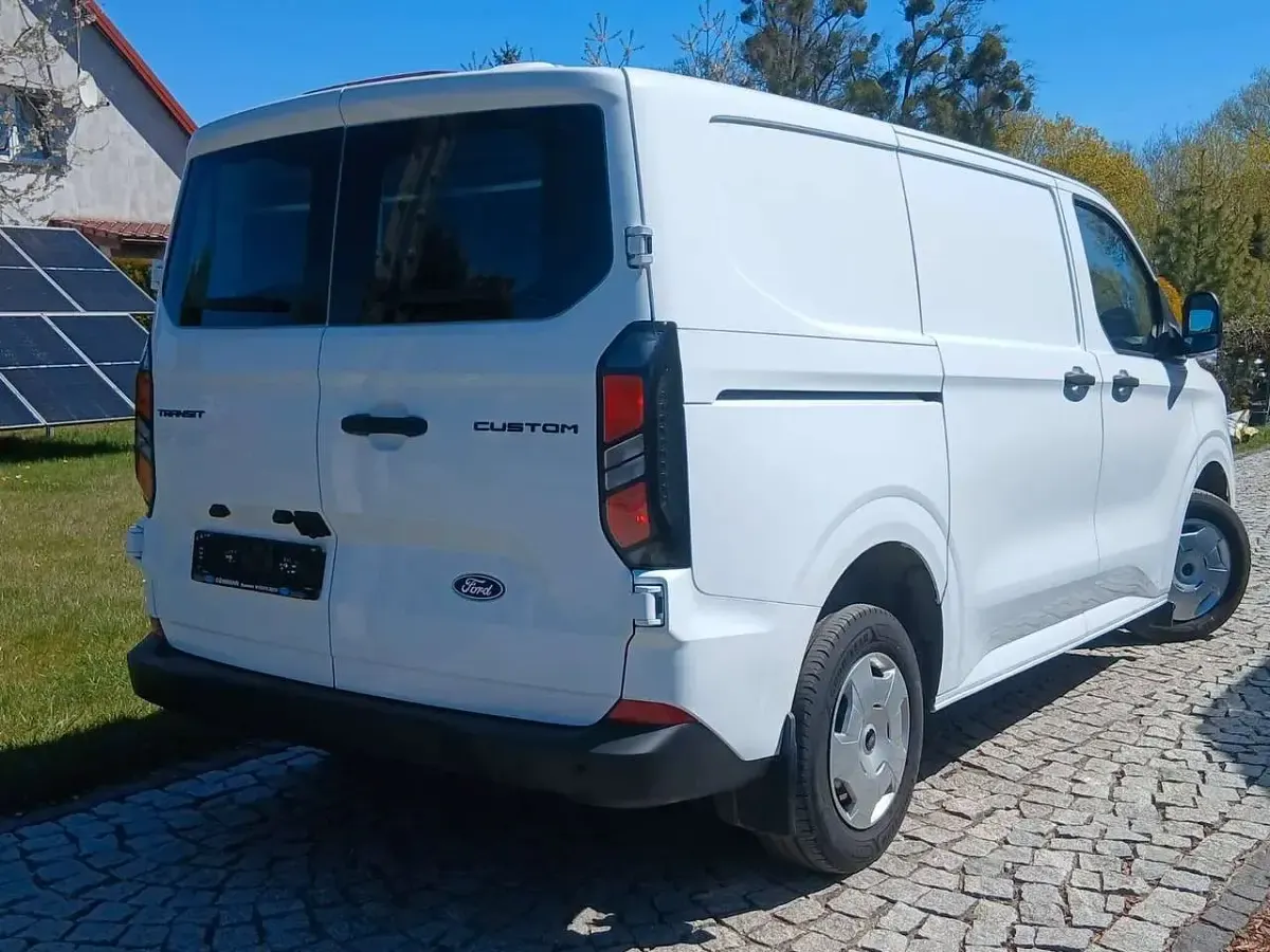 Gebraucht Ford 300 Trend 136 PS (100 kW) 2024 Frozen white Van / Kleinbus