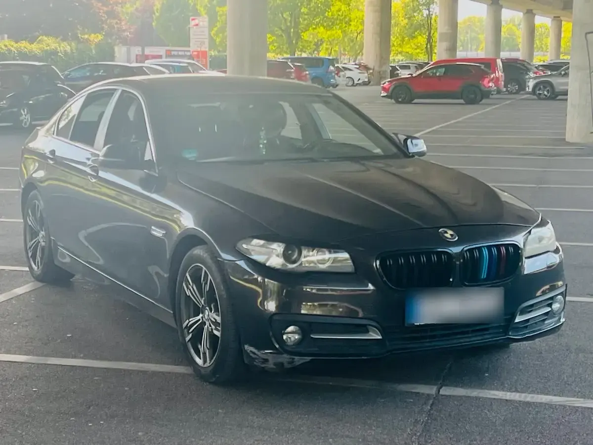 Second-hand BMW 520 184 CP (135 kW) 2014 Maro Berlinǎ