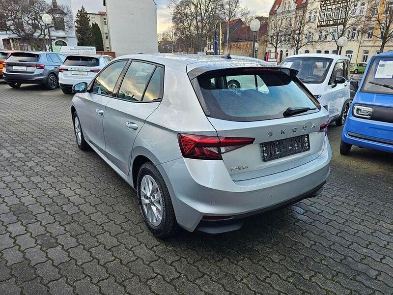 Neu Skoda Fabia 95 PS (69 kW) 2025 Brillantsilber metallic Limousine