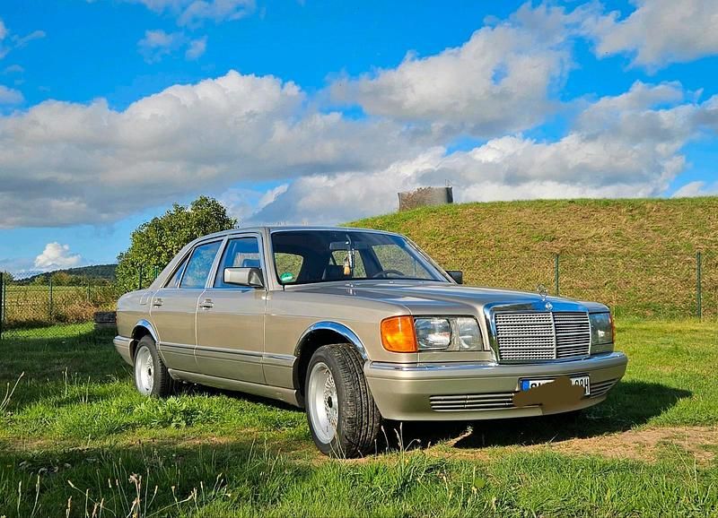 Grün Gebraucht 1986 Mercedes 500 SE Limousine | 10.200 € - Bild 1/4