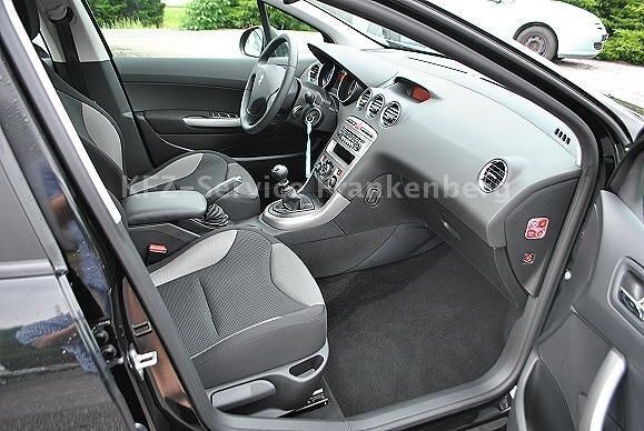 Gebraucht Peugeot 308 Active 112 PS (82 kW) 2011 Schwarz metallic Limousine