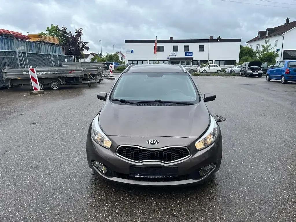 Usado Kia Ceed 128 CV (94 kW) 2015 Marrón Utilitario
